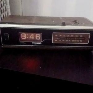 Vintage Telechron Precor clock radio.